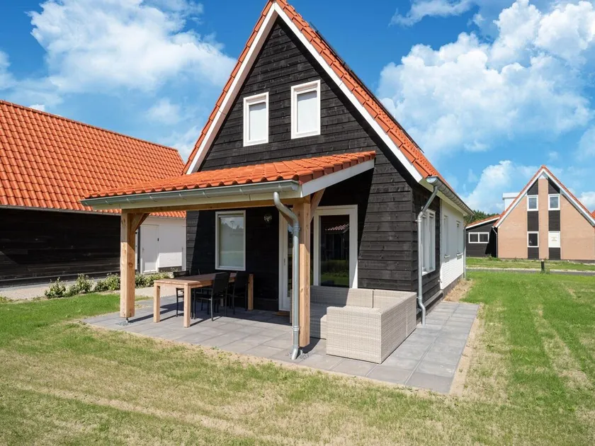 Coastal Getaway w Sauna - Image 1