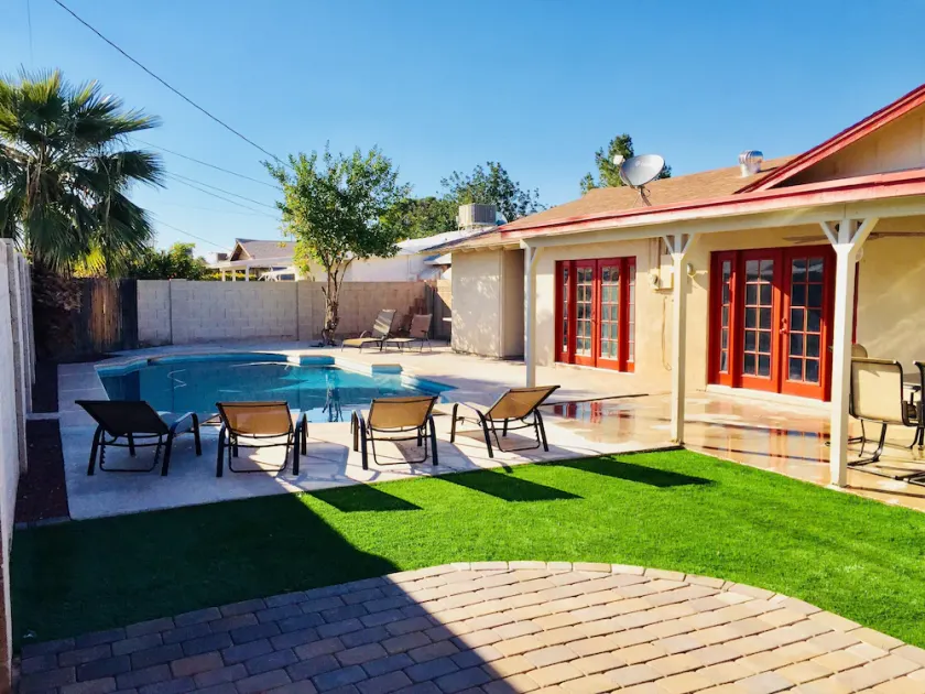 Vieille ville! - 24 personnes!- Entertain Dist + Pool + Fire Pit + BBQ + Bars + Shopping - Image 1