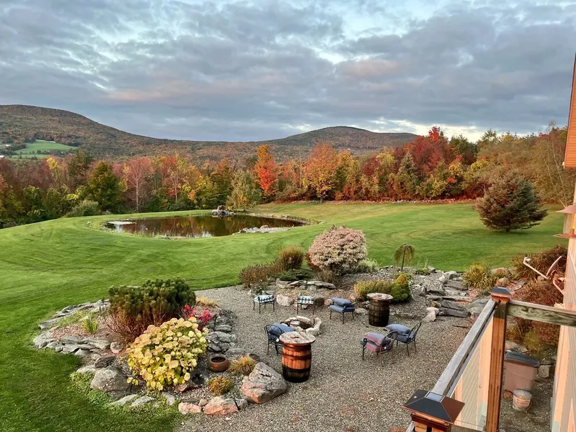 Stunning Views, Beautiful Year Round! And just a short drive to the slopes.   - Image 1