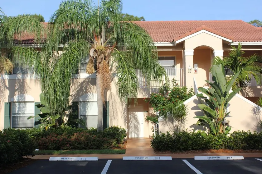 Huntington Lakes Condo I Napoli, Florida - Image 1