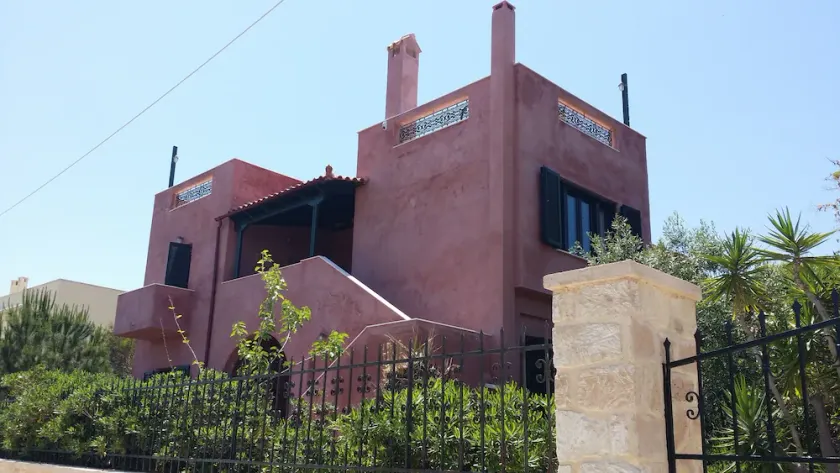 Picturesque island villa in Aegina - Image 1