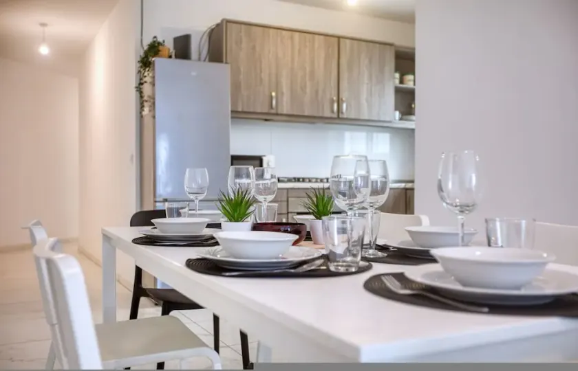 Spacious 4 Bedroom & 4 Bathrooms Apartment - Image 1