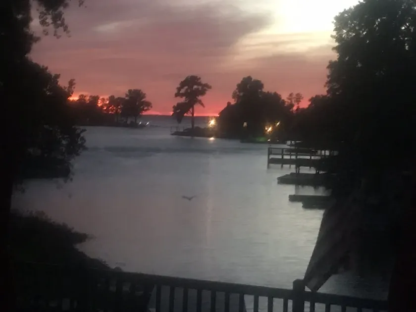 Beautiful Lakehouse W/ stunning sunsets private dock, pool, pool table sleeps 12 - Image 1