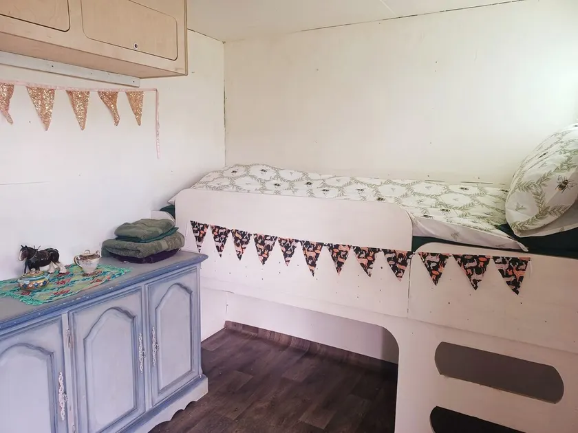 Secluded Converted Horsebox Retreat in Welcombe - Image 1