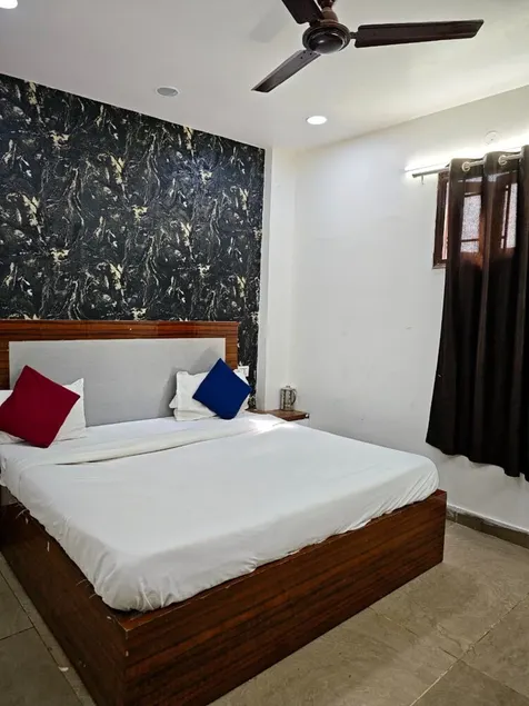 HOTEL SAI SHARNAM - Image 1