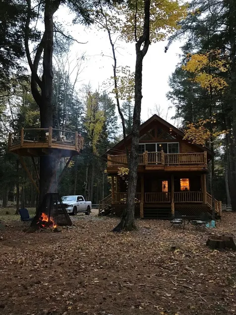  Stunning Riverfront Solar-Powered Cabin  with back-up generator - Image 1