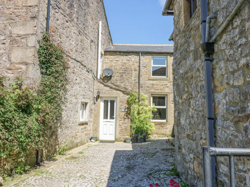 Coates Lane Farm Cottage, STARBOTTON - Image 1