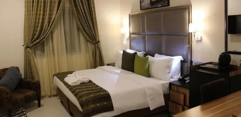 Class Suites Signature - Image 1