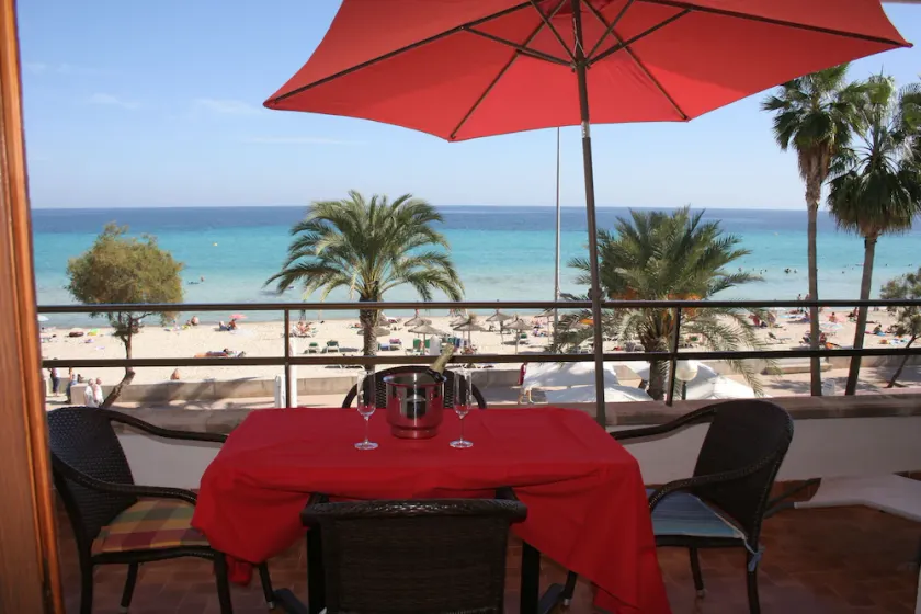 RIGO 2-C(left, 3 bedrooms): Directly on the beach, frontal sea view - Image 1