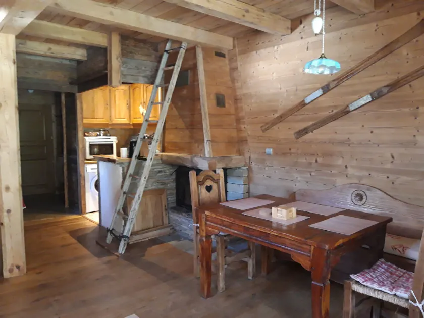 Chalet 2-3 pers., balcony, parking lot, ski lift 1.5km, bus 50m, train ski areas 850m - Image 1