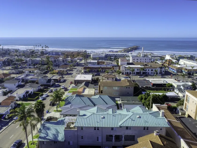 Large Townhouse in Downtown Pismo, Sleeps 12! - Image 1