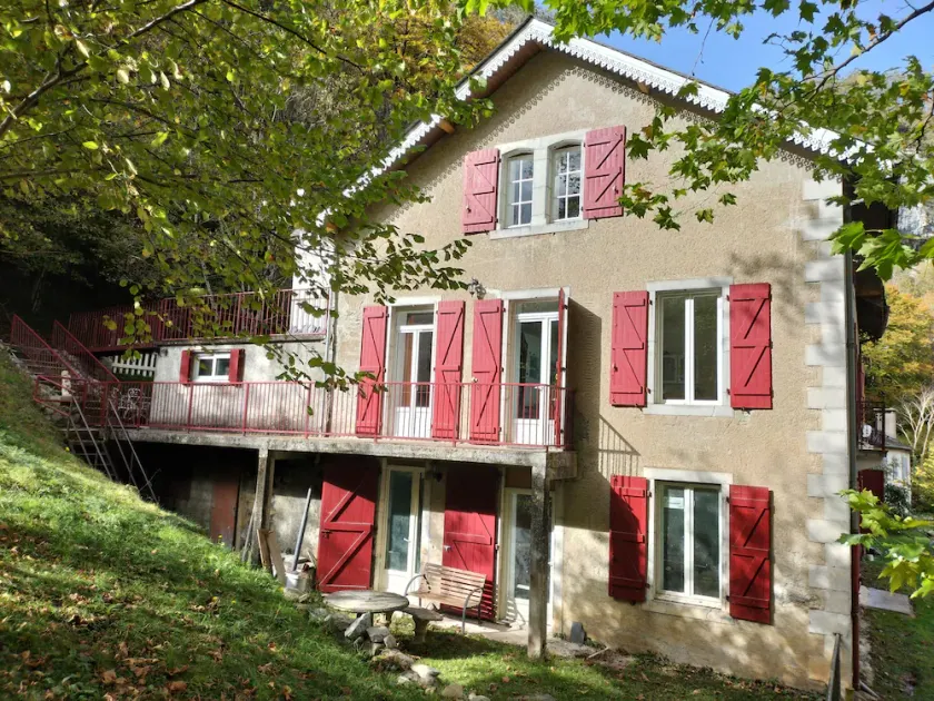 Nature Vacation in the Ossau Valley – Quiet Vacation Rental with Private Park - Image 1