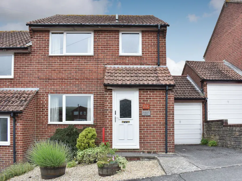 3 bedroom accommodation in Preston, near Weymouth - Image 1