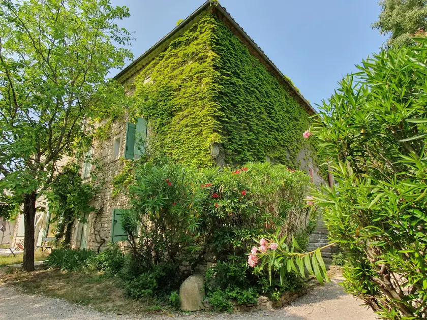 Cottage for 4 in a small village near Uzès, with garden, pool and airco - Image 1