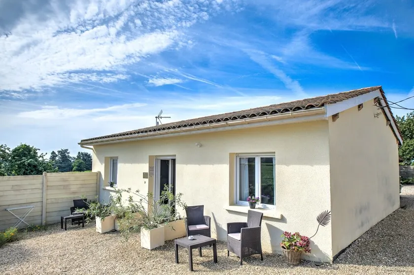 Maison d'hôtes 'Au Charmant Des Vignes' avec terrasse privée et Wi-Fi - Image 1