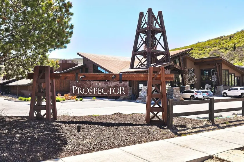Top Floor Prospector Condo - 3BD/3BA - Sleep up to 10 - Image 1