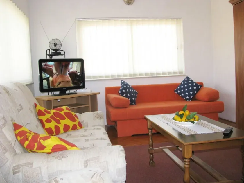 waterfront apartment family friendly, ground level - Image 1