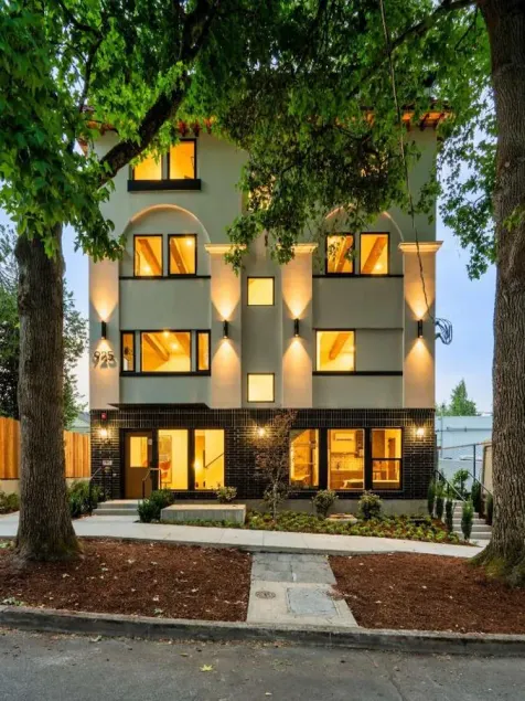 5BR at The Adelynn - Luxury Build - Walk to All - Image 1