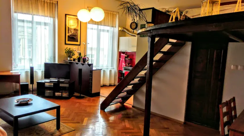 Stylish Studio Kronstadt - Image 1