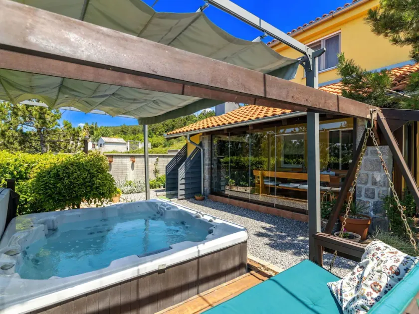 Alleinstehendes Ferienhaus mit Klimaanlage, Whirlpool, privatem Pool,  W-LAN, TV, Terrasse - Image 1