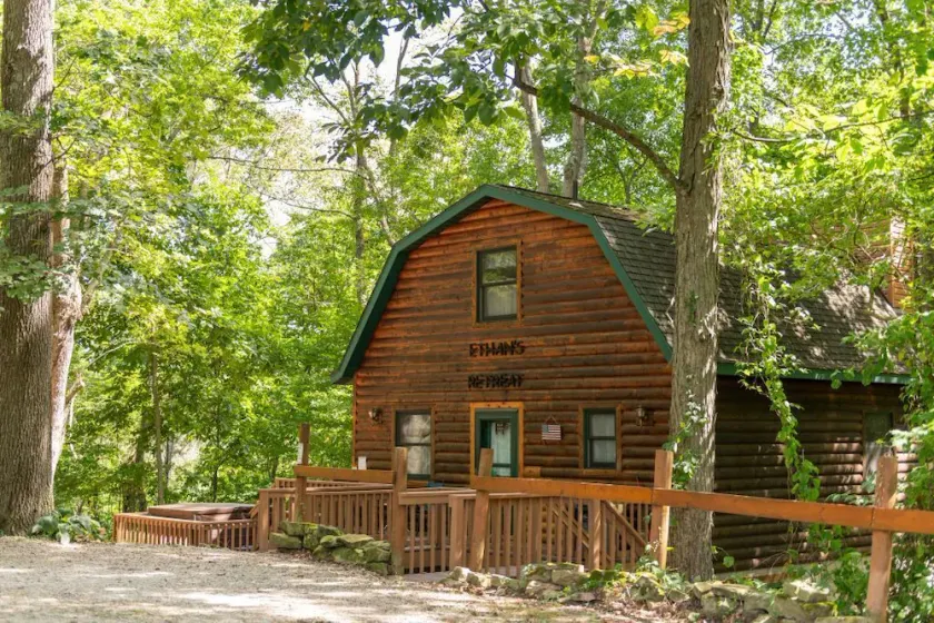 Ethan's Retreat:  Cozy cabin getaway w/hot tub, private & pet-friendly! - Image 1