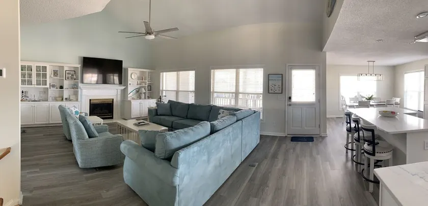 Canal House, New Bar/TV Area w/ view of water, Fenced yard & 5 Min Walk To Beach - Image 1