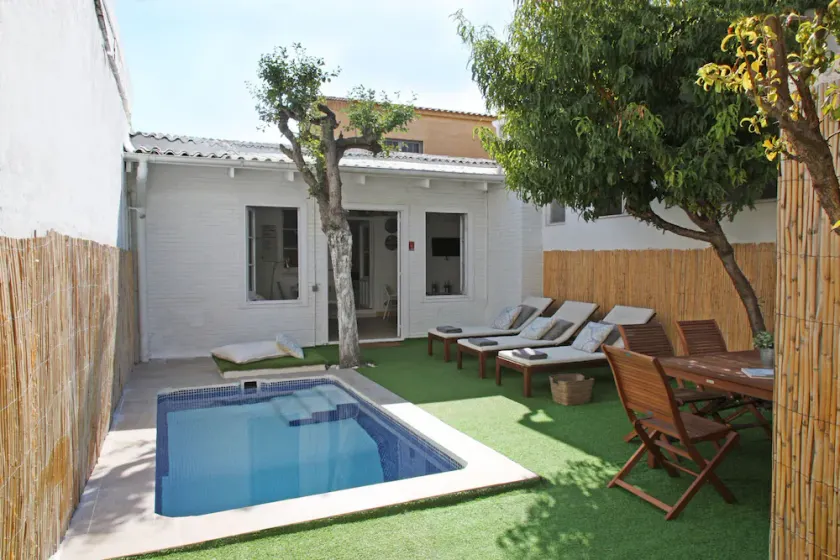 Vita Huset. Hus med pool i Barcelona HUTB-009 161 - Image 1