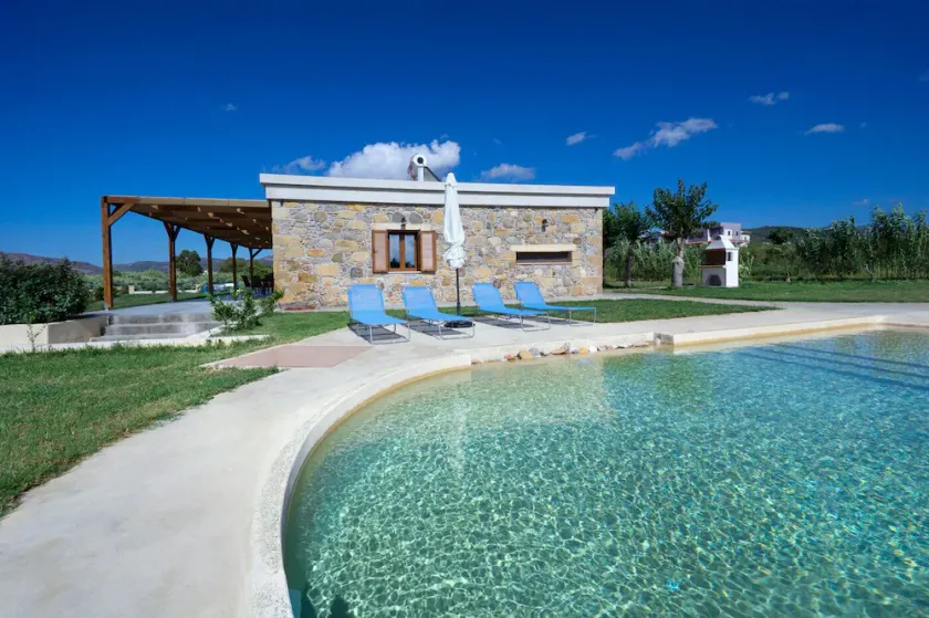 Iridanos Villa med 3 sovrum och privat pool, 400 meter från stranden - Image 1