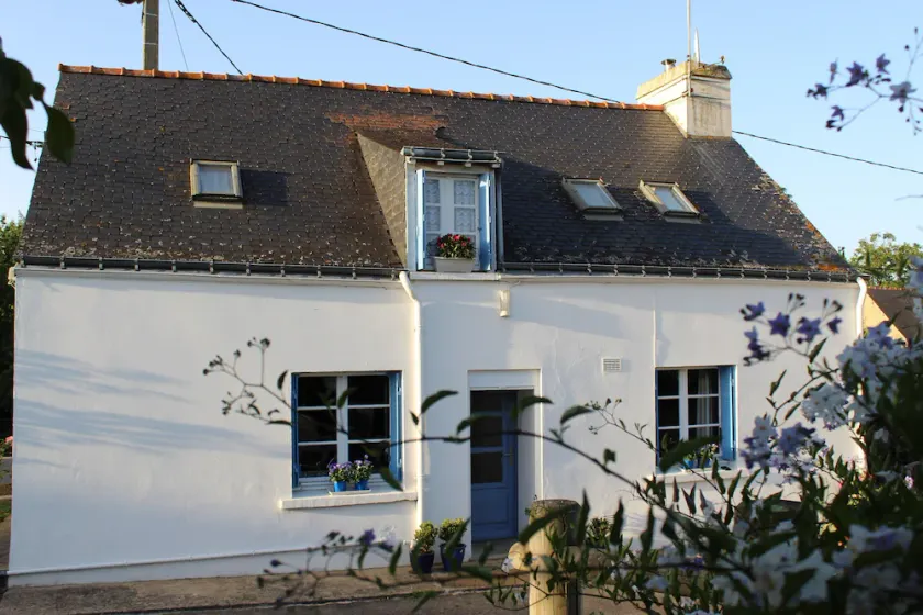 La P'tite House with Blue Shutters - Piccola Gîte du Centre Bretagne - Image 1
