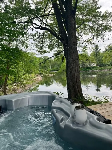 Peaceful Riverfront Cottage with Private Hot tub - Image 1