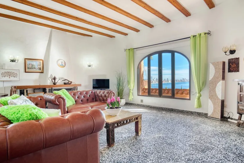 Villa \"Bodine\" with Sea View, Shared Pool & WiFi - Image 1