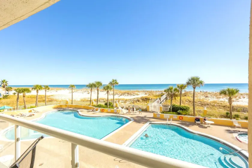 Stunning beachfront 2/2 condo - Breathtaking views / Private pools! - Image 1