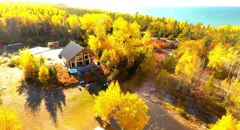 Villa du Renard, Beautiful, Private Jaccuzi, acces St-Laurence river. - Image 1