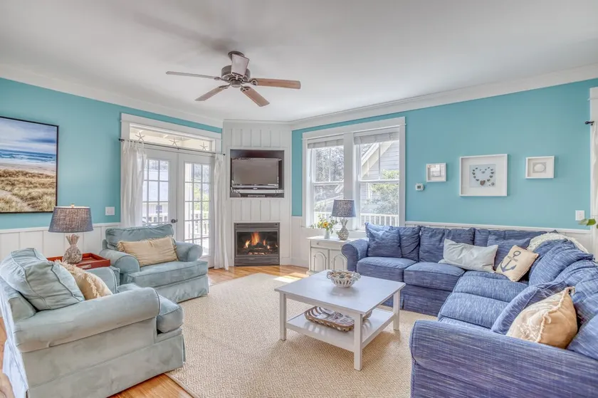 Dog Friendly! Wi-Fi, Hot Tub, Game Room, Huge Deck, Short Walk to the Beach! - Image 1