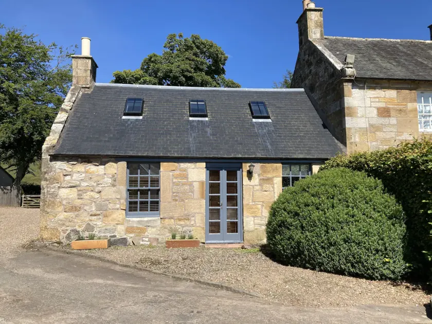 Stylish countryside cottage outside Edinburgh - Image 1