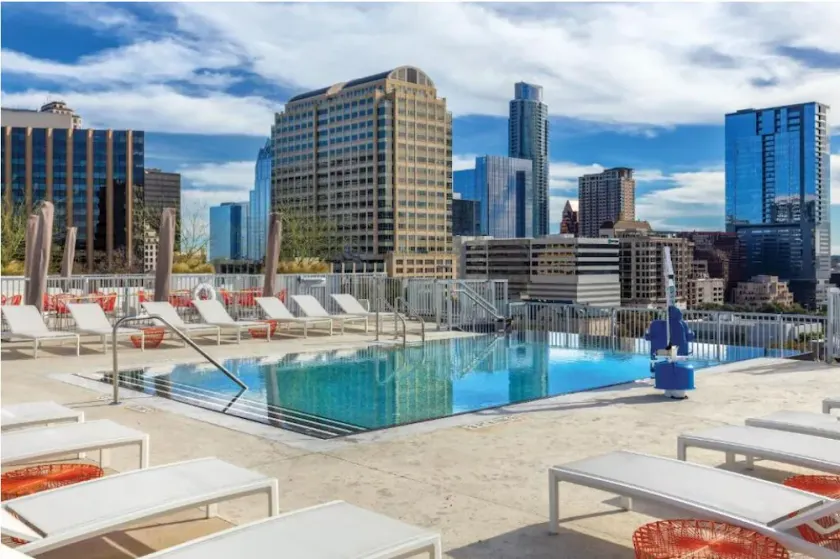 Roomy Studio at Austin Resort! Complete with Rooftop Pool, Fire Pit, and More! - Image 1