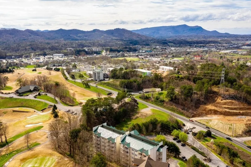 Golf View Condo - Next to Dollywood - Image 1