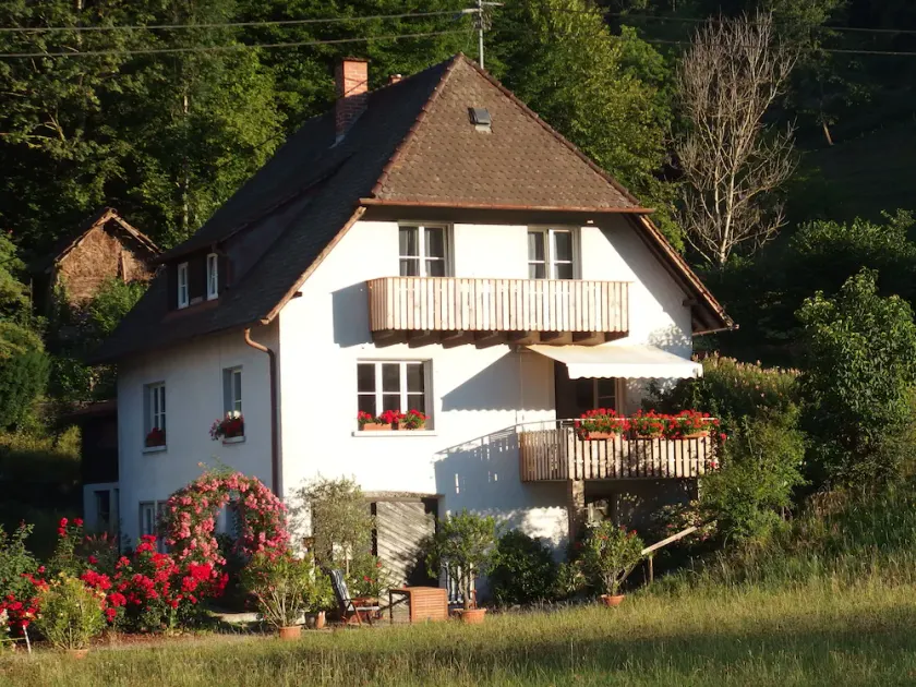 stylish, idyllic apartment with mountain view - Image 1