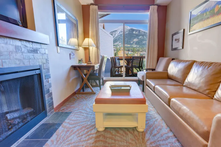 MOUNTAIN VIEWS, HOT TUB & HEATED POOL:1 Bed 1 Bath - Image 1