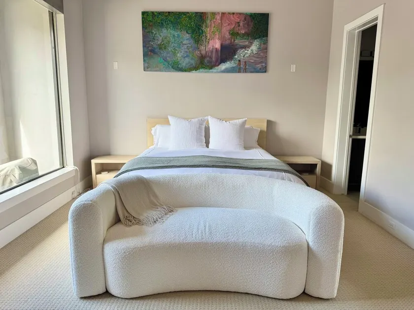 River Oaks Hideaway! Indoor Garden, Fountain, eBikes, Mid&Short Term Rental - Image 1