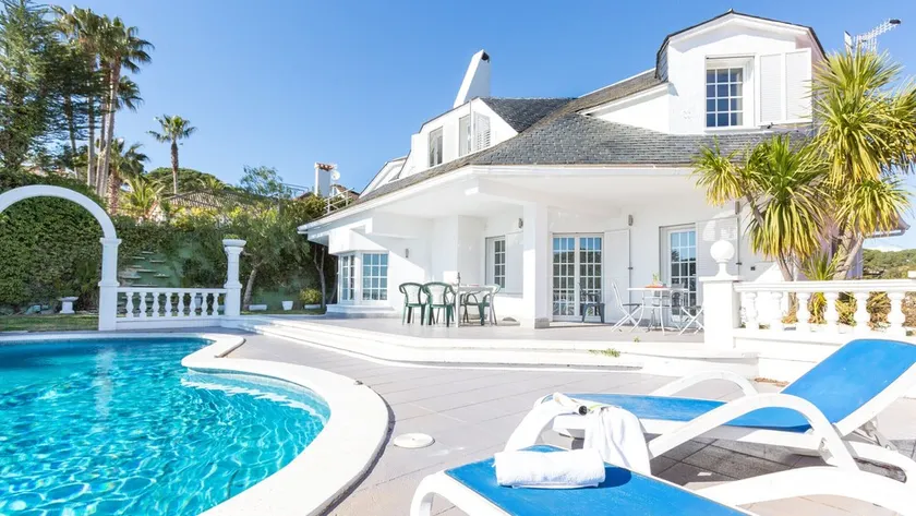 2MONTEM01 - Beautiful house for 9 people with garden and private pool located near the beach of Blanes - Image 1