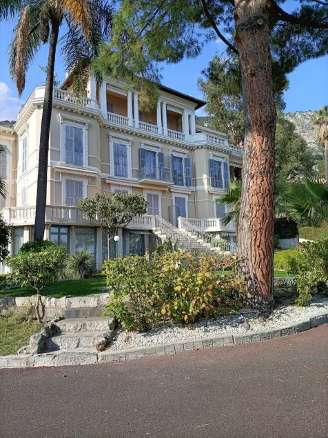 Lovely 28 M2 studio in listed villa with swimming pool and free parking. - Image 1