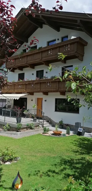 New, stylish top floor apartement, free Wifi, bus stop directly at the house - Image 1