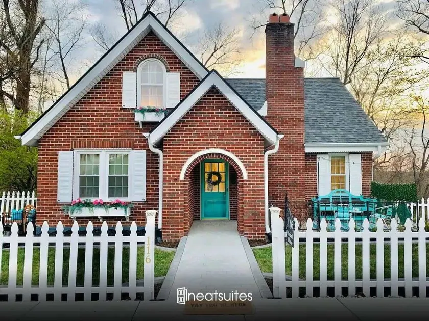 Cottage for 12, Close to Ark, Private Parking, 4BR - Image 1