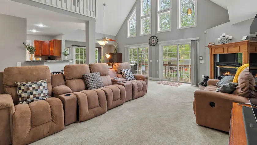 Chalet on Chalet by Avantstay Pocono Retreat + Firepit Summer Beach Access + Mins to Big Boulder Skiing - Image 1