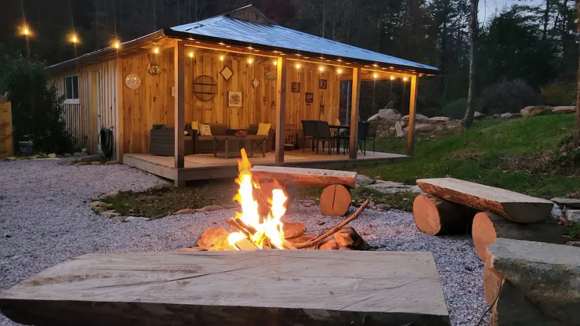 Creekside Cottage - Your Perfect Mountain Getaway! - Image 1
