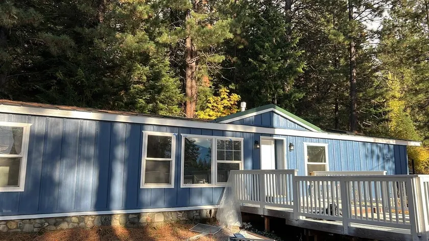 Home in Ronald close to nature, ski slopes and lake - Image 1