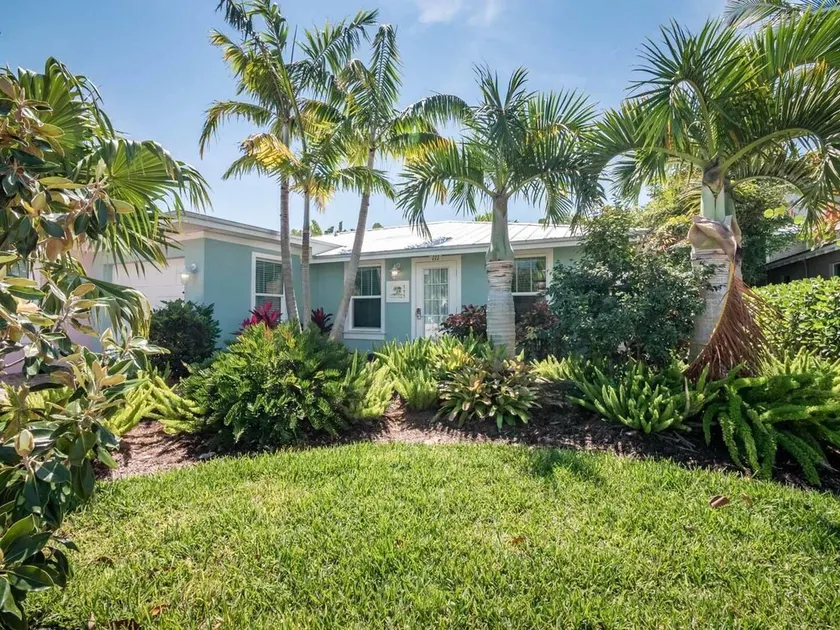 Ground Floor Cottage with 2 Master Suites and Private Heated Pool - Close to Beach!!! - Image 1