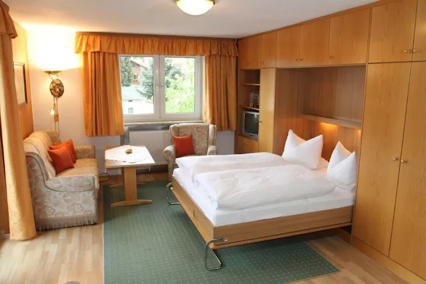Acolhedor apartamento de 1 quarto com vista para a montanha - Image 1