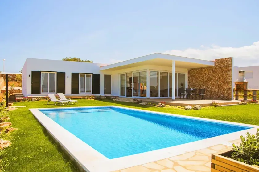 LUXURY VILLA WITH AWESOME SEA VIEWS - Image 1